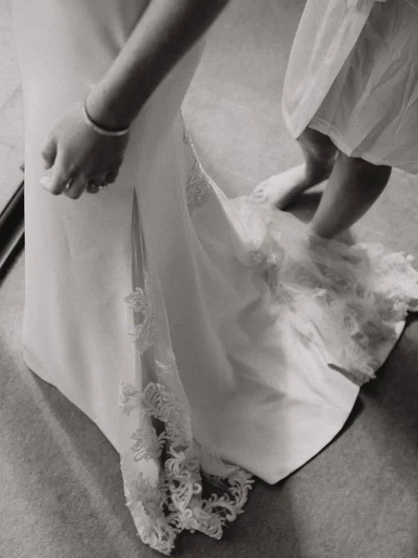 Exquisite Sheath Satin Wedding dresses Lace With Sequins Beads Bridal Gowns Elegant