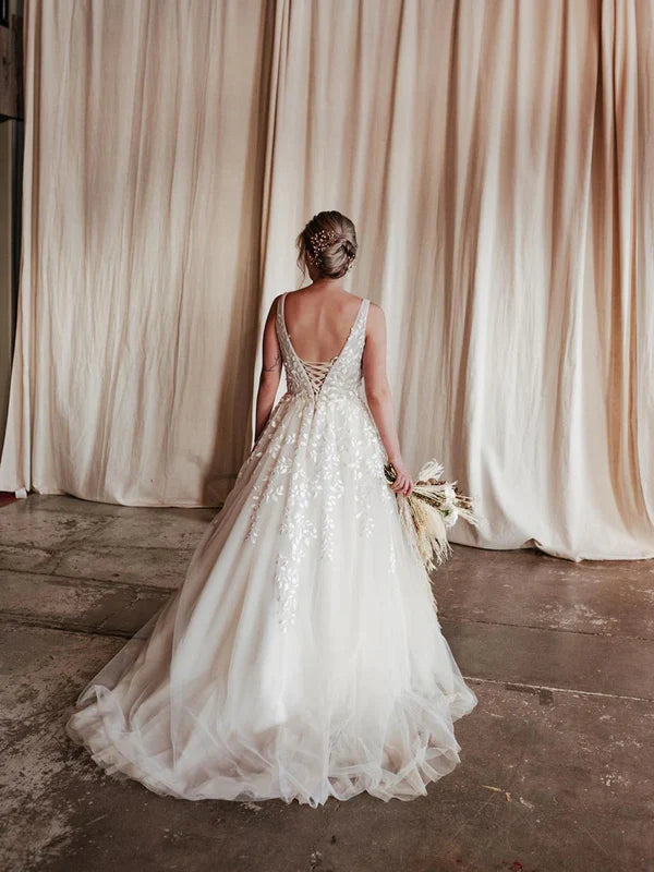 Enchanting Applique Tulle A-line Wedding Dresses Sleeveless Floor Length Bridal Gown