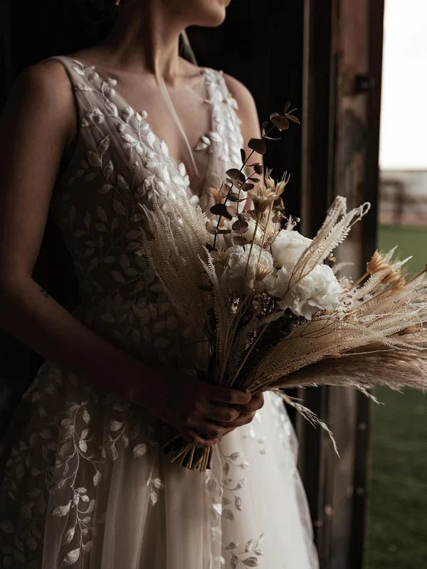 Enchanting Applique Tulle A-line Wedding Dresses Sleeveless Floor Length Bridal Gown