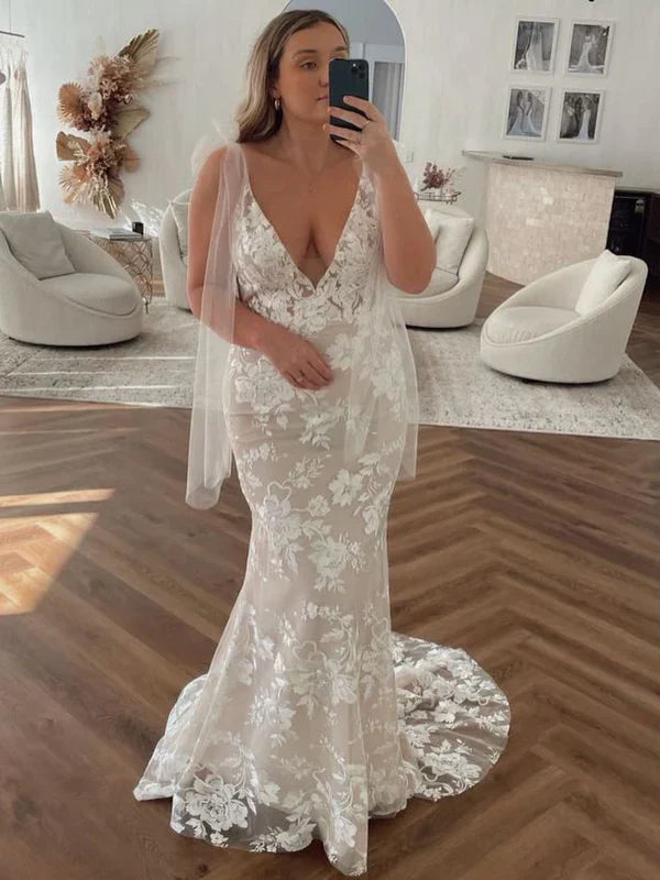 Delicate Lace Spaghetti Straps Mermaid Sweep Train Wedding Dresses V-neck Sexy