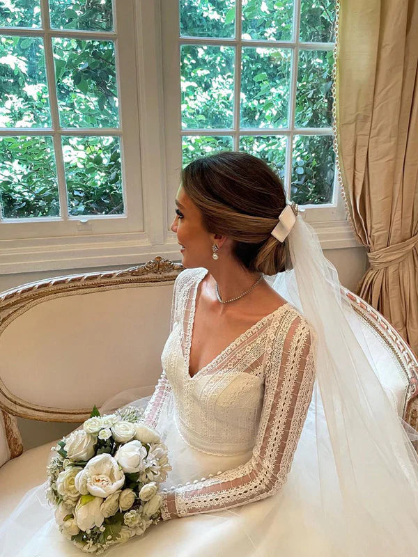 Delicated Lace V Neck Ball Gown Wedding Dresses Layered Tulle Wedding Dress Elegant