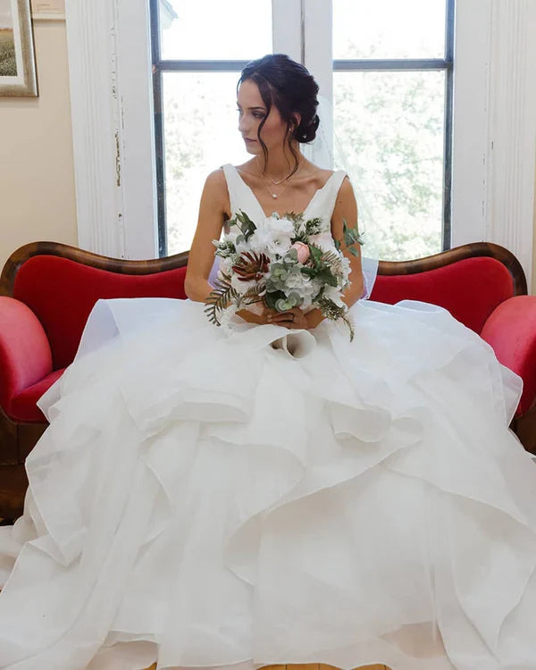 Fashion V-neck A-line Wedding Dresses Tulle Bridal Gowns With Beads Floor Length Elegant