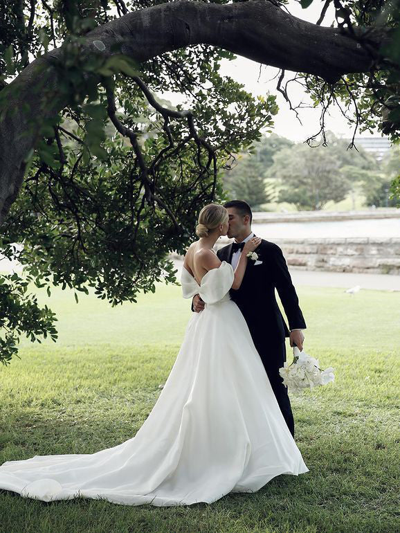 Nifty Organza Sweetheart Neckline A-line Chapel Train Wedding Dress Simple Off Shoulder Elegant