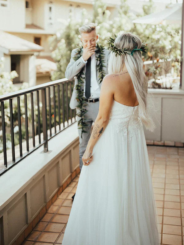 Simple Strapless Off-The-Shoulder A-Line Wedding Dresses Chapel Train Bridal Gowns Beautiful