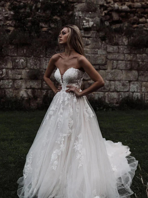 Amazing Sweetheart A-line Wedding Dresses Tulle Appliqued Gowns Off Shoulder Elegant