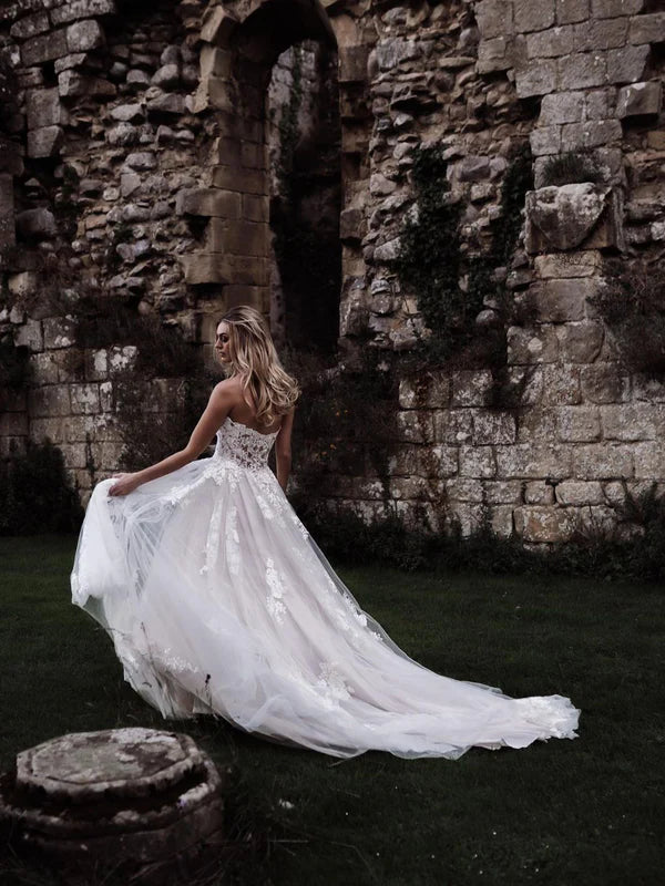 Amazing Sweetheart A-line Wedding Dresses Tulle Appliqued Gowns Off Shoulder Elegant