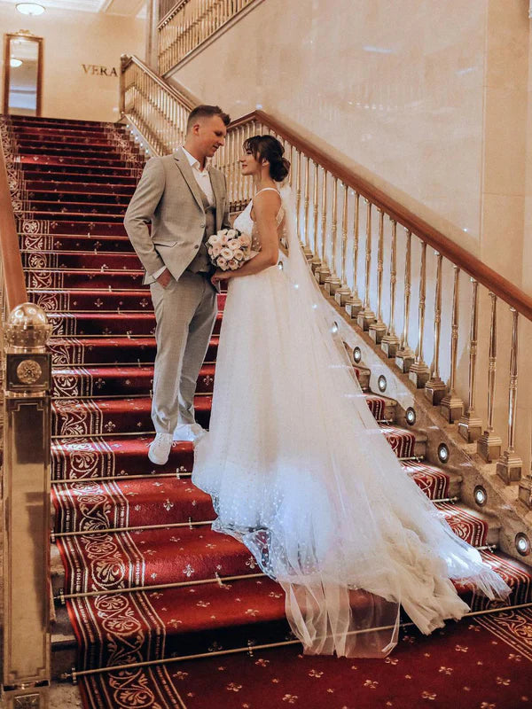 Marvelous V-neck A-line Polka Dot Lace Wedding Dresse Tulle Bridal Gowns Sexy