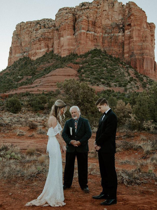 Romantic Spaghetti straps Long Lace Wedding Dresses Sheath Boho Gowns Elegant