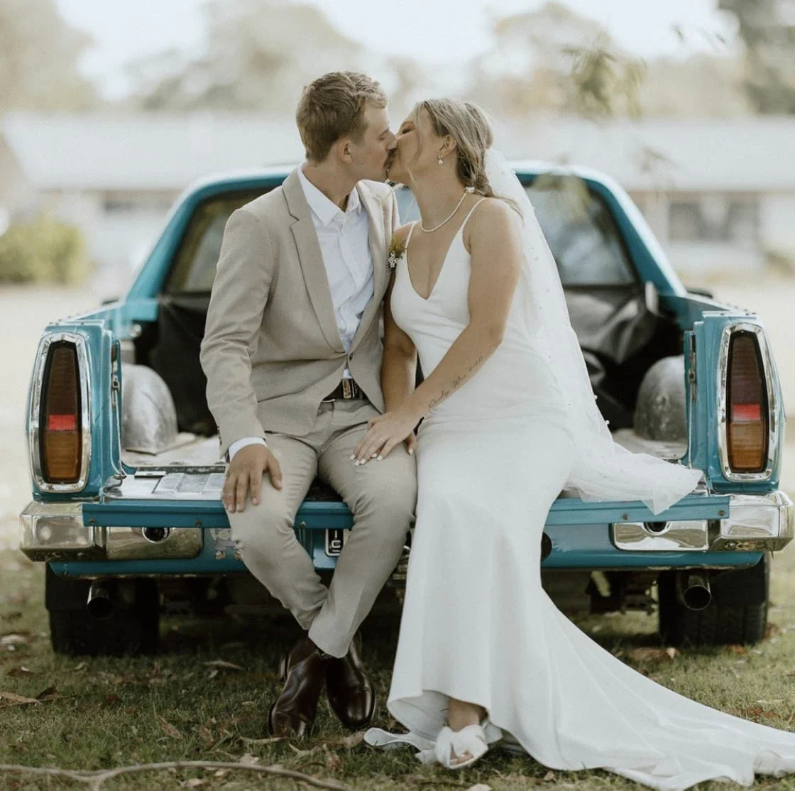 Aimishang Dress Wholesale Elegant V-neck Cowl Back Long Wedding Dress Simple Bridal Gown Charming