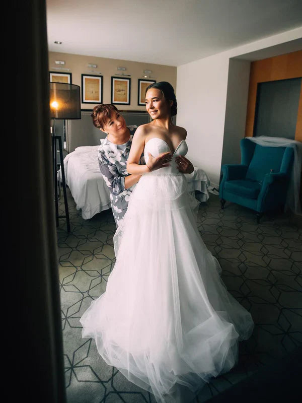 Noble Beaded Tulle Long Sleeves Lace Illusion A-line Wedding Dresses Elegant