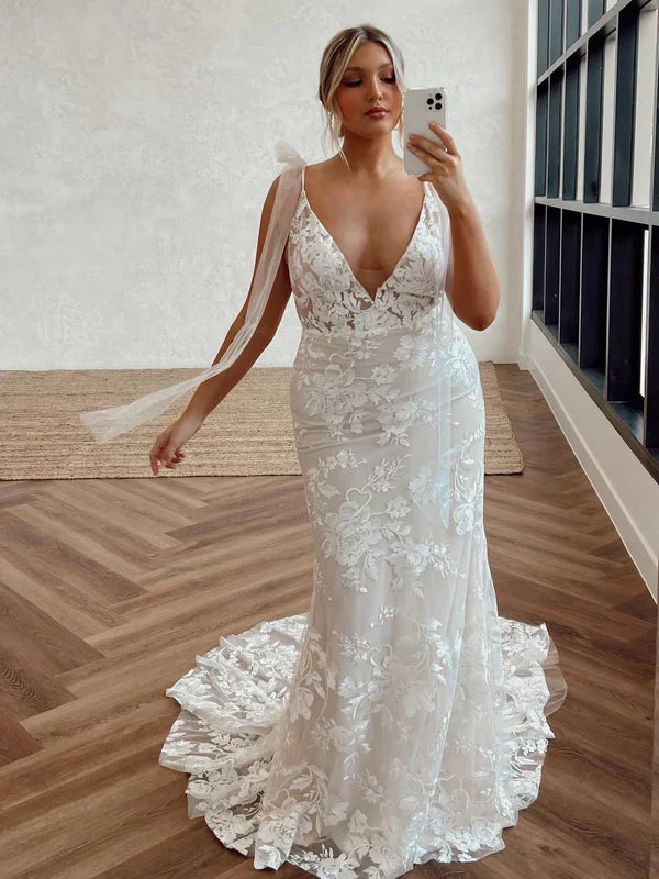 Delicate Lace Spaghetti Straps Mermaid Sweep Train Wedding Dresses V-neck Sexy