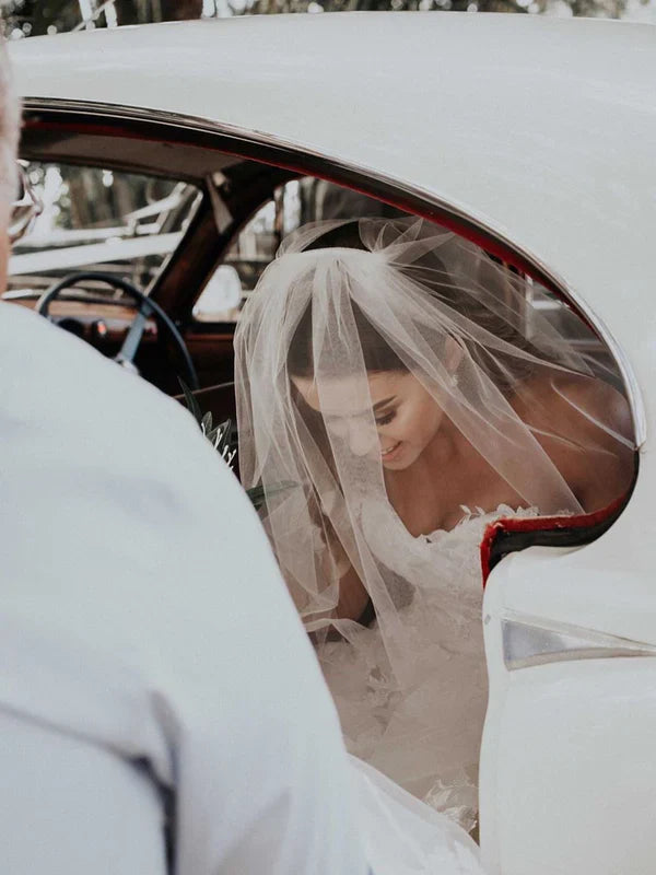 Delicate Appliqued Tulle Wedding Dresses A-line Long Bridal Gowns Off Shoulder Charming