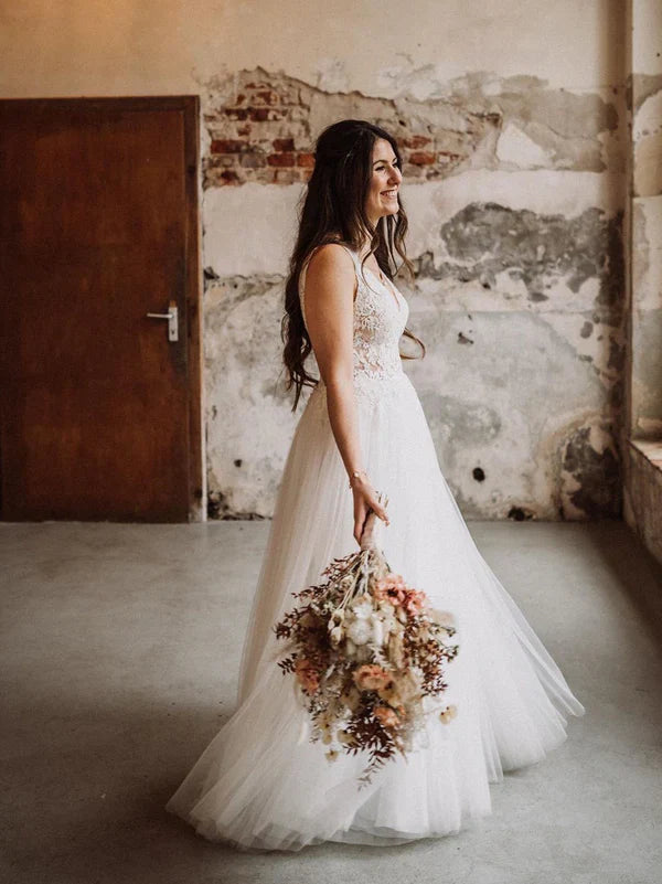 Simple Backless Tulle Wedding Dresses A-line Appliqued Bridal Gowns Charming