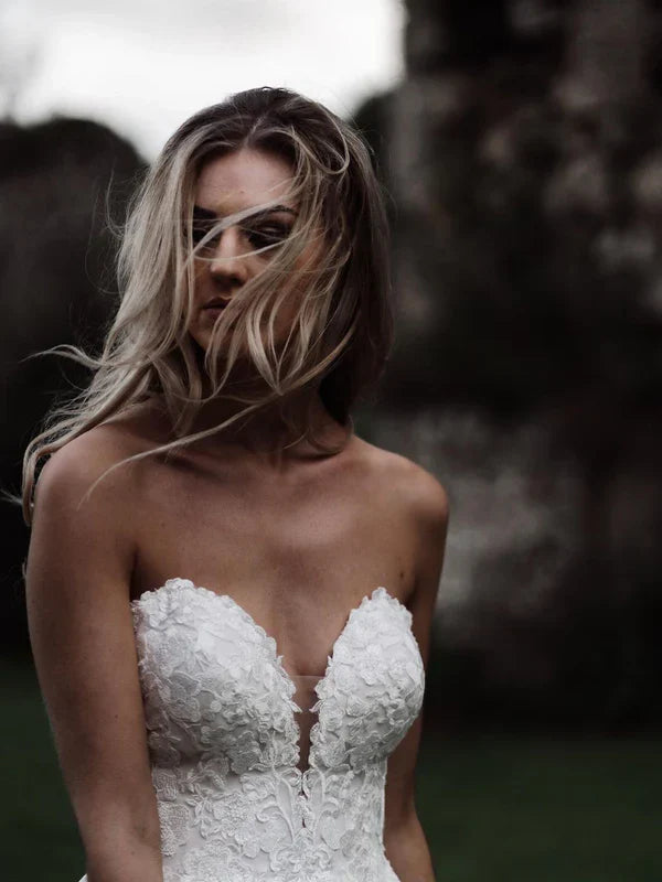 Amazing Sweetheart A-line Wedding Dresses Tulle Appliqued Gowns Off Shoulder Elegant