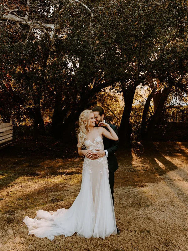 Elegant Spaghetti Straps Neckline Sheath Wedding Dresses With Appliques Beautiful Wholesale