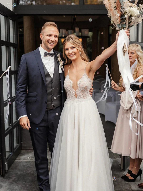 Tulle Illusion Sleeveless Beaded Spaghetti Straps V-Neck Backless A-line Sweep Train Wedding Dresses Charming