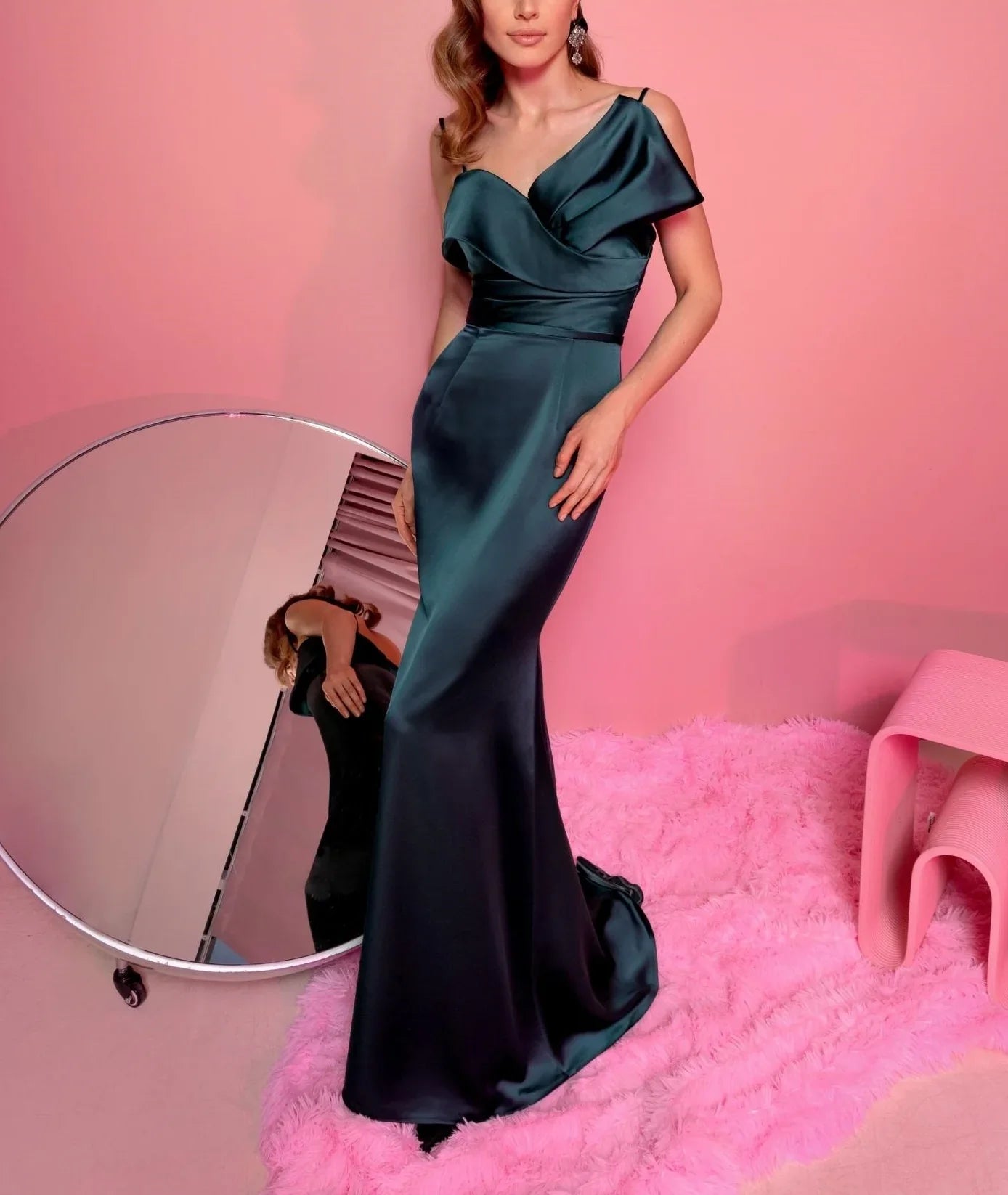 Tight fit/straight tube thin shoulder strap with ruffled edge sleeveless and ground evening dress