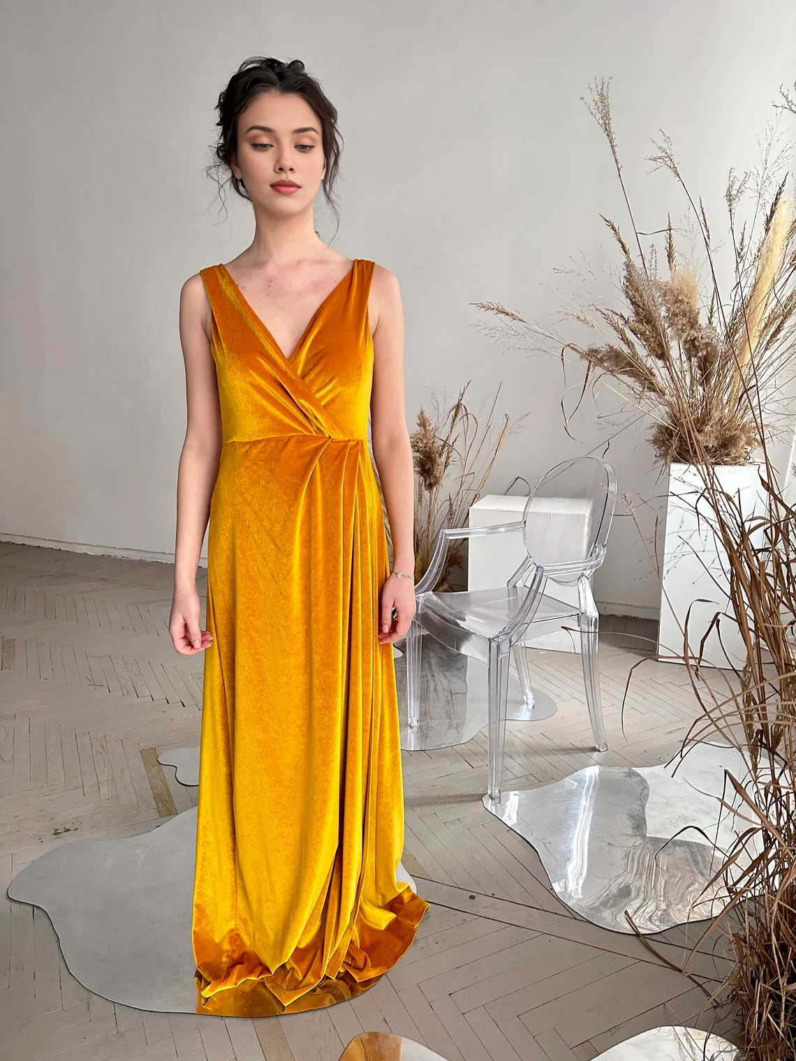 Mustard Yellow Velvet Bridesmaid Sleeveless Open Back Dress V-neck Maxi Dress Bridesmaid Prom Gown Floor Length Wedding Dress Plus Size