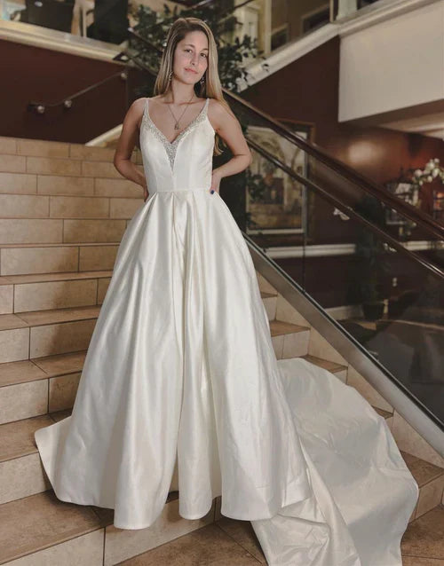 Aimishang Elegant Noble A-line V-Neck Chapel Train Satin Wedding Dress With Beading