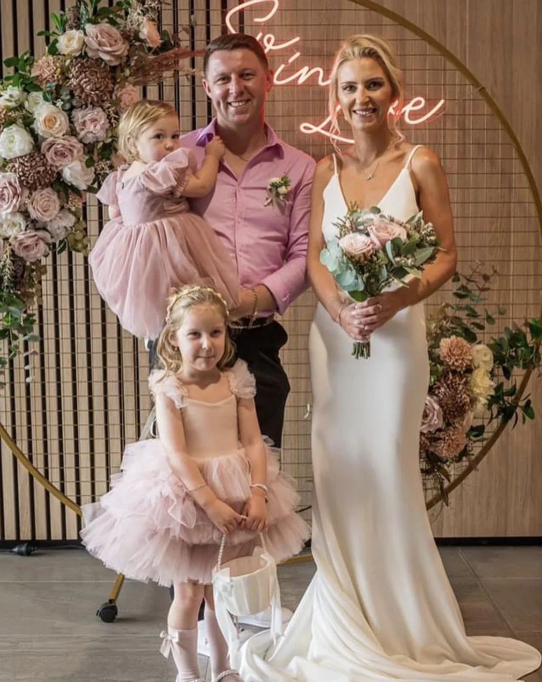 Aimishang Dress Wholesale Elegant V-neck Cowl Back Long Wedding Dress Simple Bridal Gown Charming