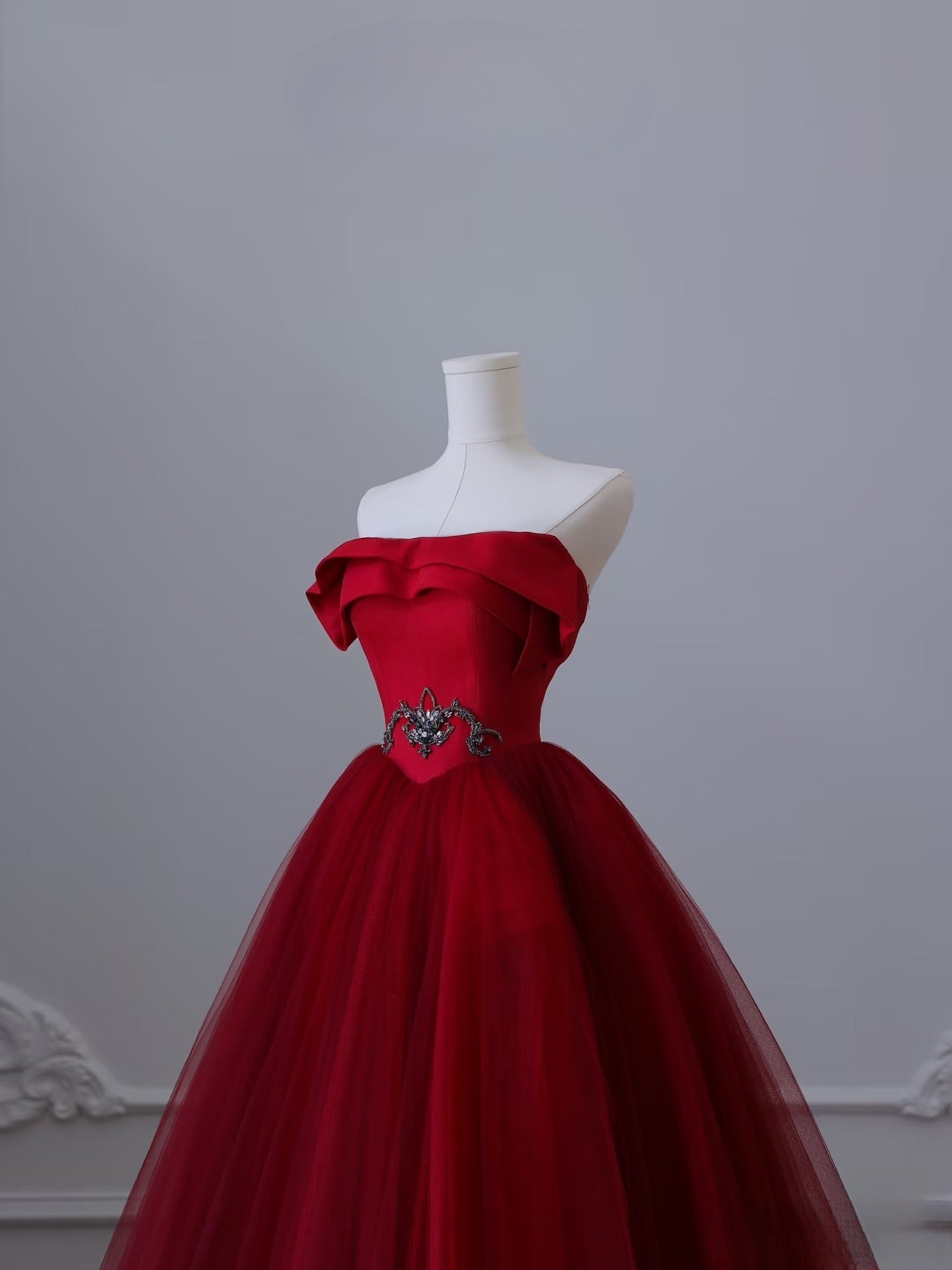 Pretty Ball Gown Strapless Burgundy Tulle Long Prom Dresses Evening Gowns SD2322