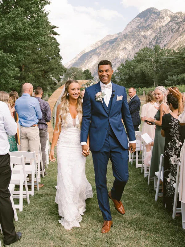 Charming V-Neck Lace Appliuqed Wedding Dresses Backless Bridal Gowns Beautiful