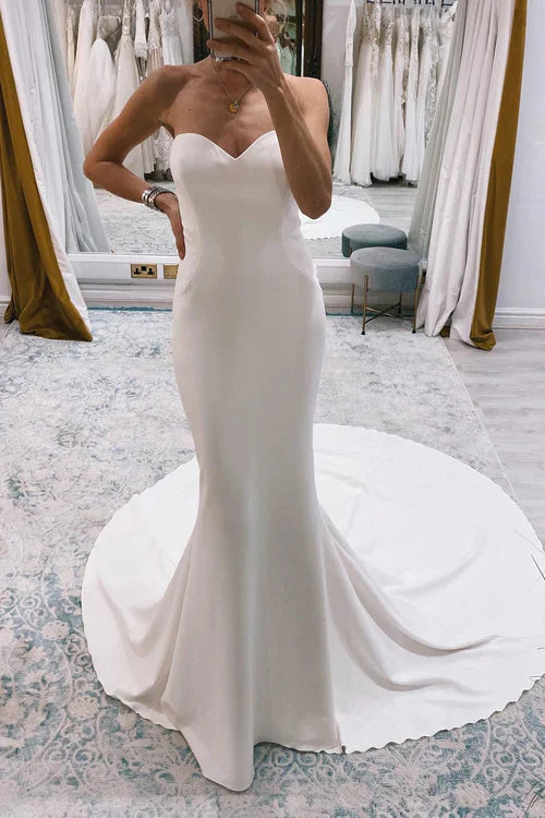 Aimishang Elegant White Simple Sweep Train Boho Long Mermaid Wedding Dress