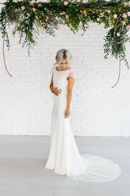 Aimishang Elegant Bateau Neck Lace Cap Sleeve Sheath Satin Chiffon Dress With Cowl Back