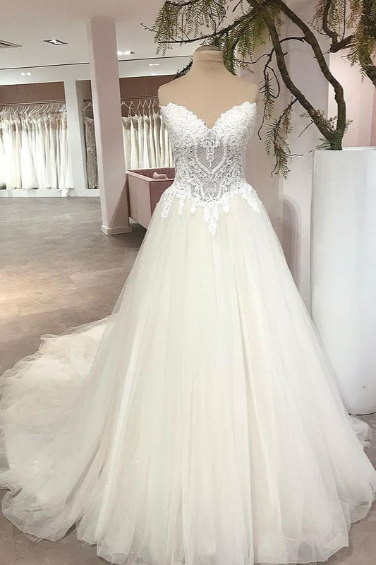 A-Line Sweetheart Backless Lace Floor-length Wedding Dress with Tulle Appliques