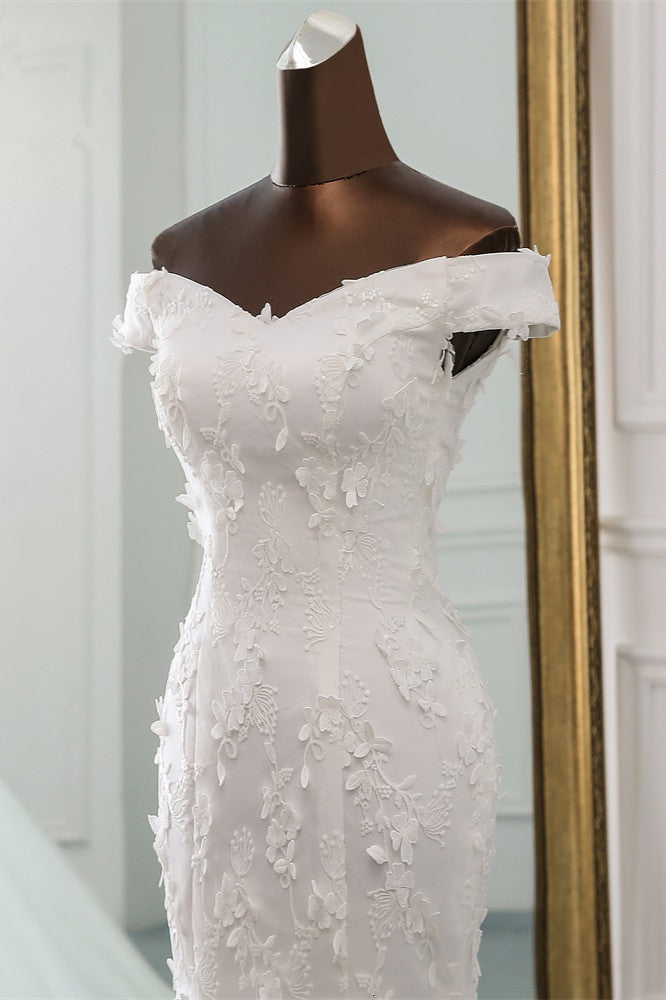 Amazing Off-the-Shoulder Mermaid Long Wedding Dress With Lace Appliques