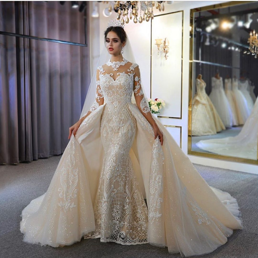 Amazing Sweetheart Long Sleeved Wedding Dress with Lace Appliques
