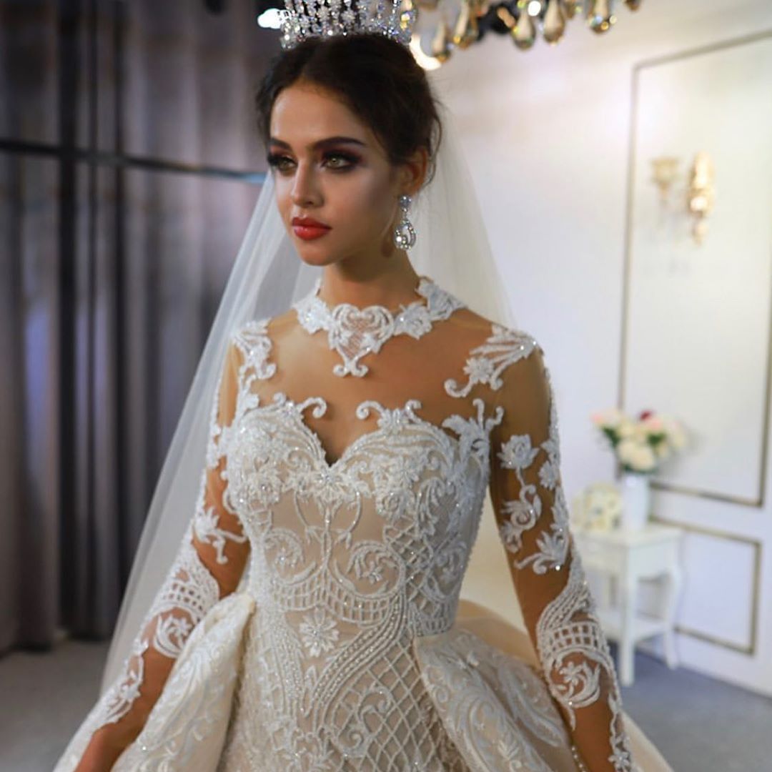 Amazing Sweetheart Long Sleeved Wedding Dress with Lace Appliques