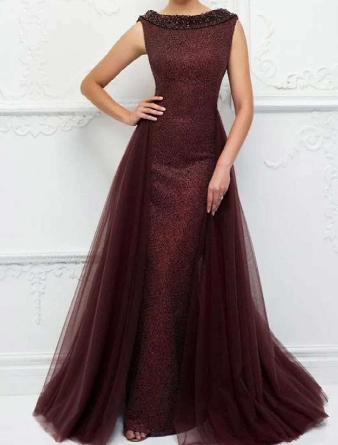 Aimishang A-Line Mother of the Bride Dress Elegant Jewel Neck Floor Length Lace Sleeveless with Pleats