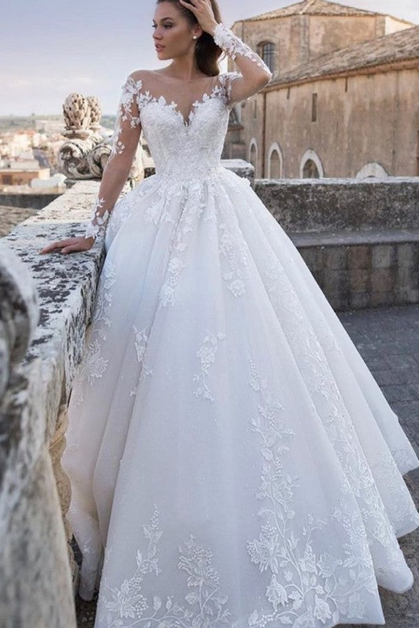 Chic Long Sleeved Princess Sweetheart Wedding Dress with Floral Lace Appliques