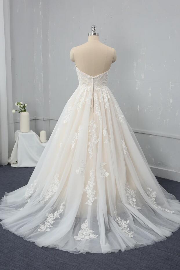 Chic Sweetheart Backless Wedding Dress with Lace Appliques