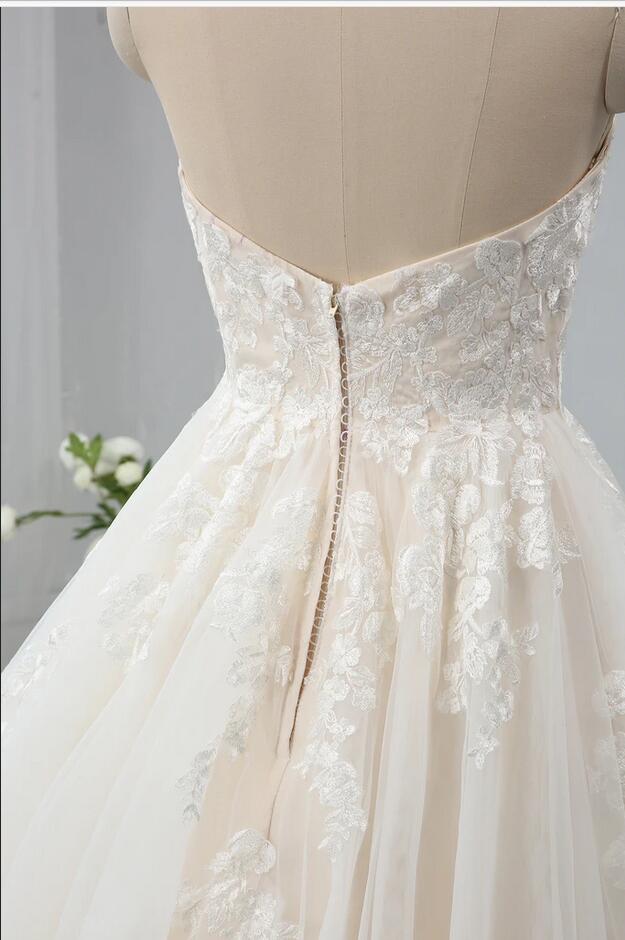 Chic Sweetheart Backless Wedding Dress with Lace Appliques