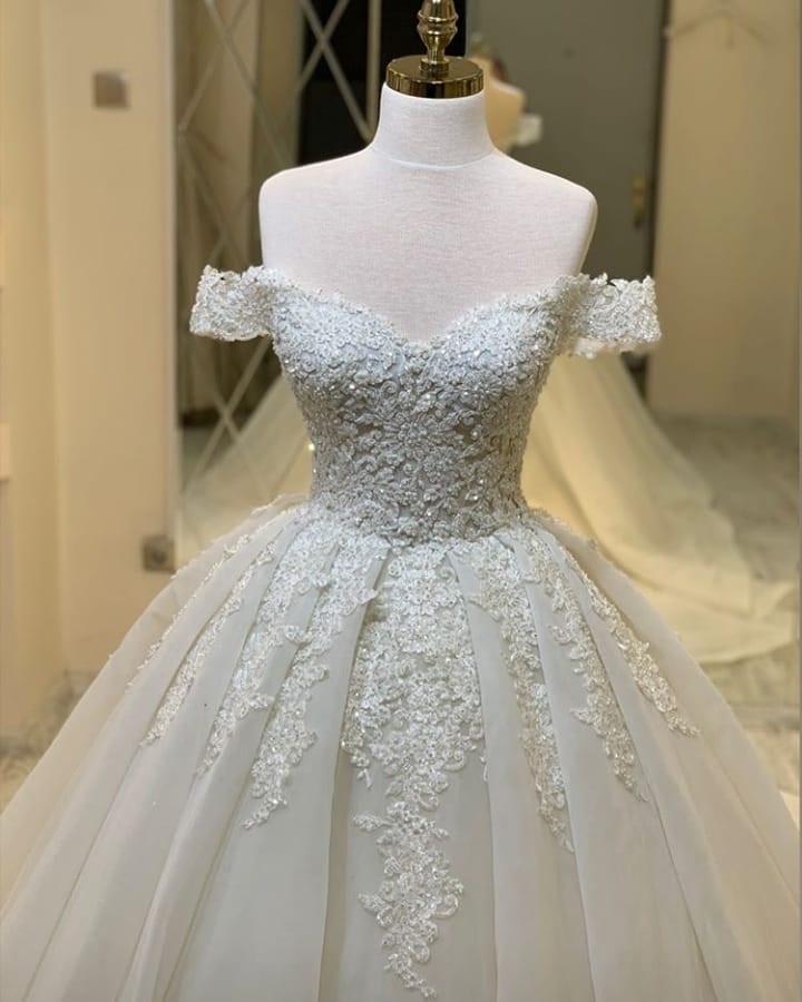 Chic Sweetheart Off-the-Shoulder Ruffles Wedding Dress With Lace Appliques
