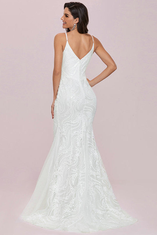 Chic V-neck Mermaid Wedding Dress With Lace Appliques