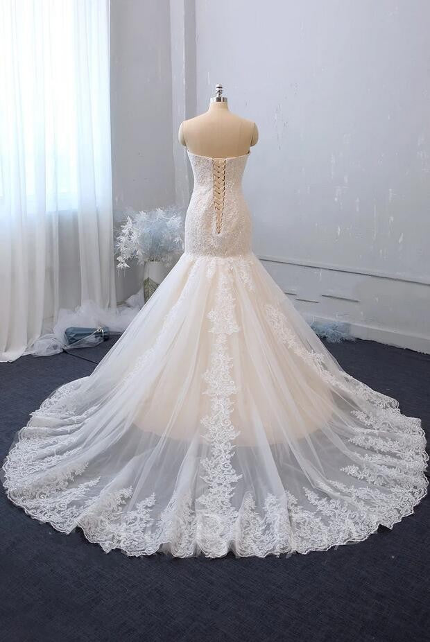 Classic Sweetheart Backless Tulle Long Mermaid Wedding Dress with Lace Appliques