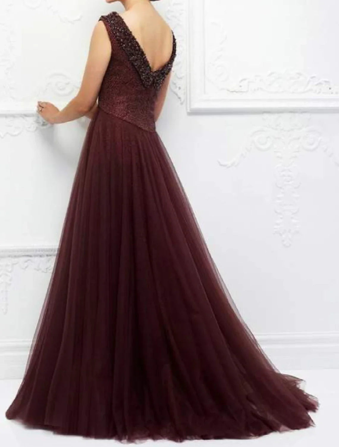 Aimishang A-Line Mother of the Bride Dress Elegant Jewel Neck Floor Length Lace Sleeveless with Pleats