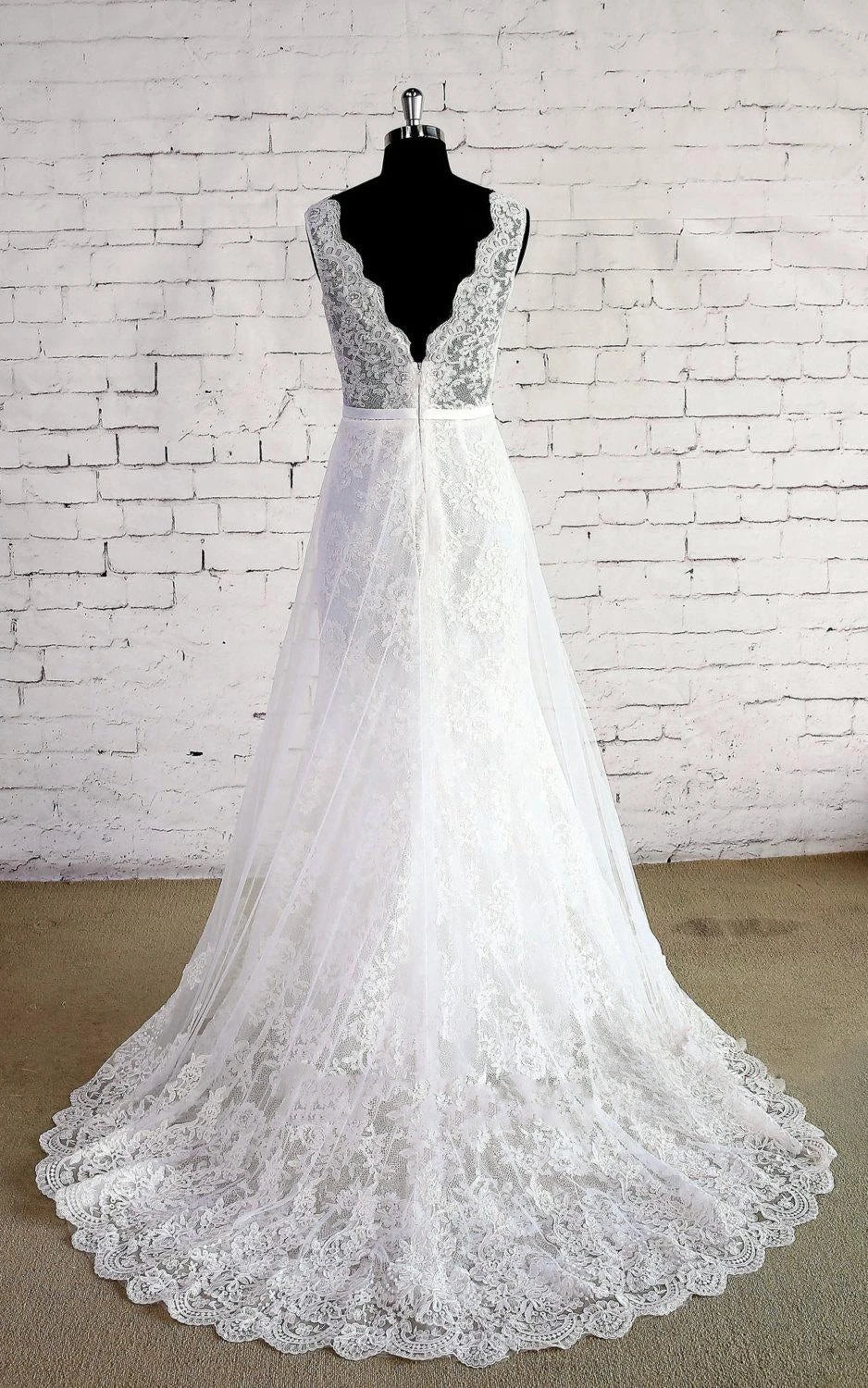 V-Neck Sleeveless Lace Appliques A-Line Sweep Train Zipper Wedding Dress