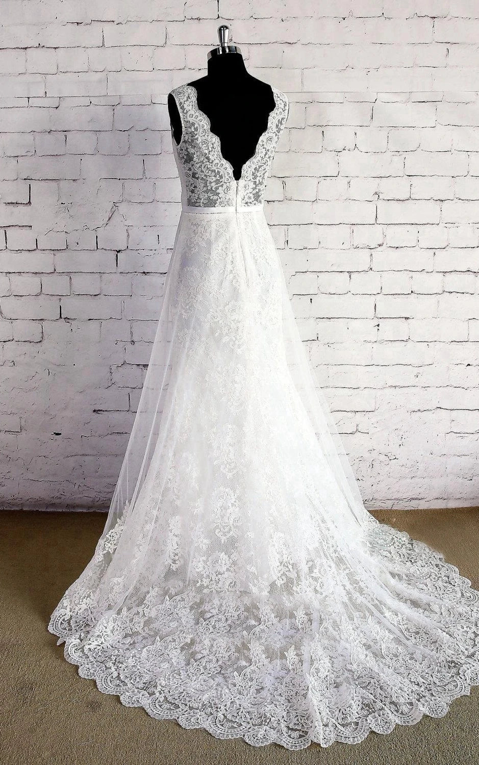 V-Neck Sleeveless Lace Appliques A-Line Sweep Train Zipper Wedding Dress