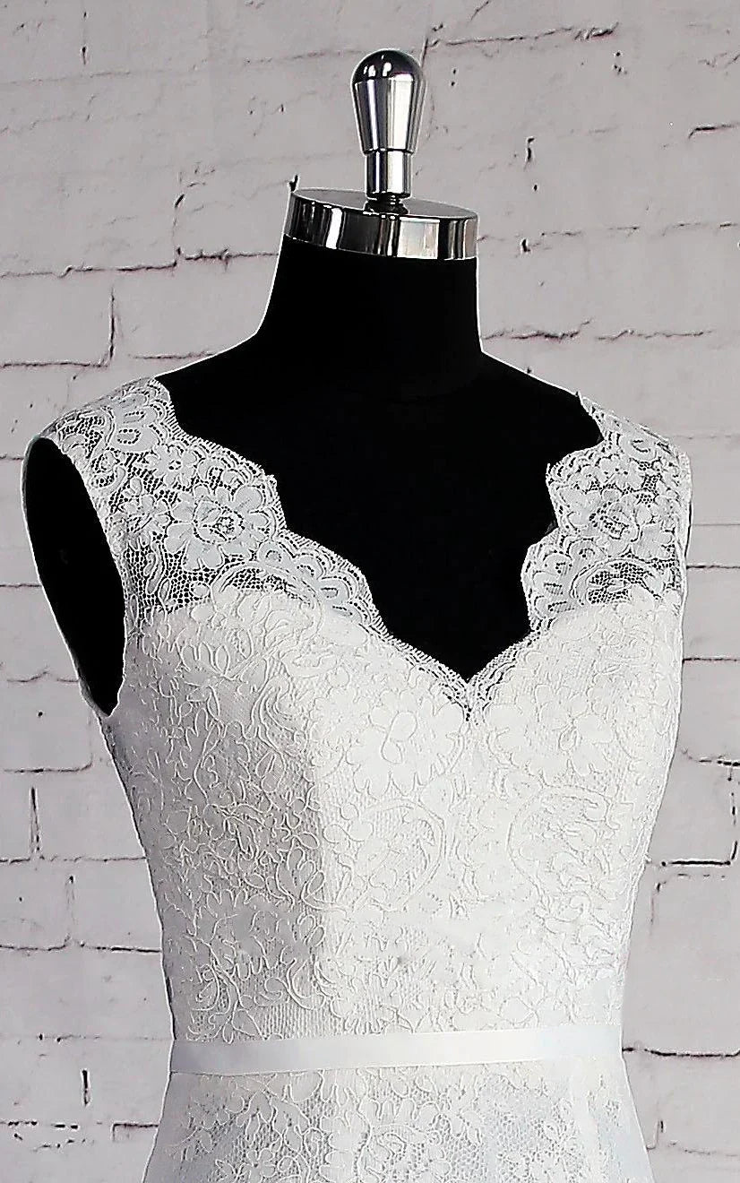 V-Neck Sleeveless Lace Appliques A-Line Sweep Train Zipper Wedding Dress