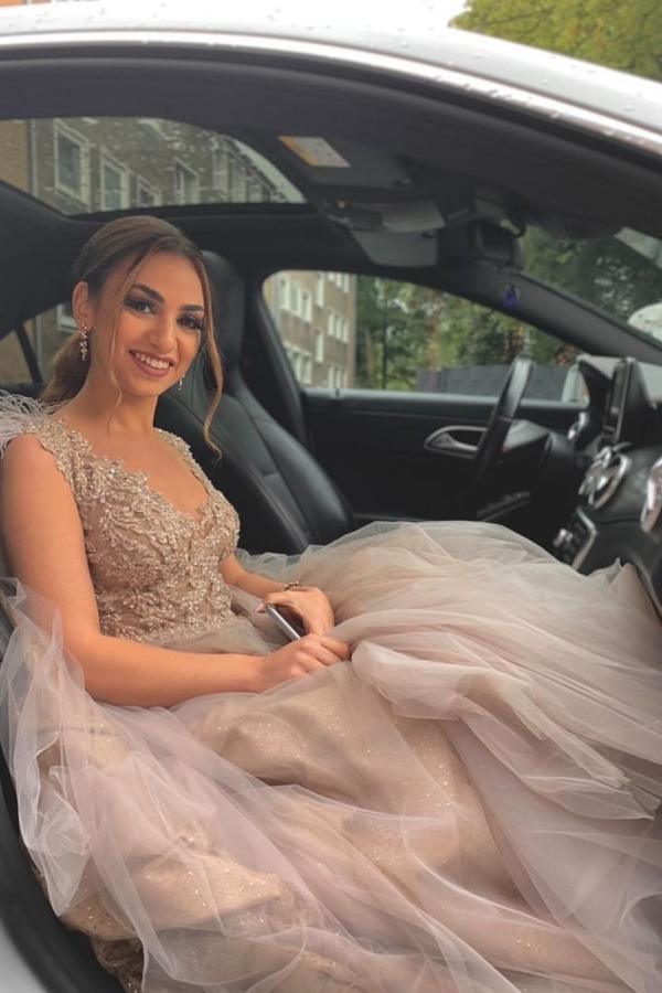 Elegant A-line V-neck Sleeveless Tulle Lace Wedding Dress with Feathers