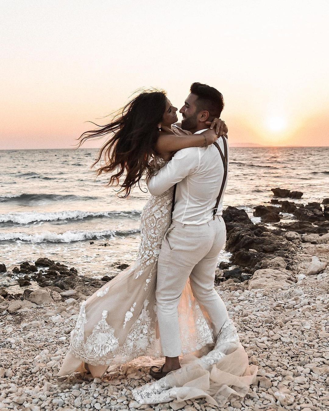 Elegant Long Mermaid V-neck Floral Wedding Dress With Lace Backless