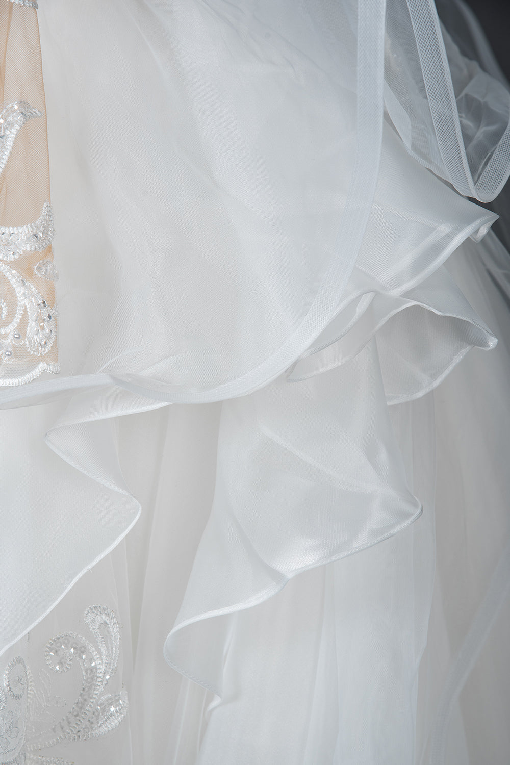 Elegant Long Sleeve Ball Gown Wedding Dress with Lace Appliques