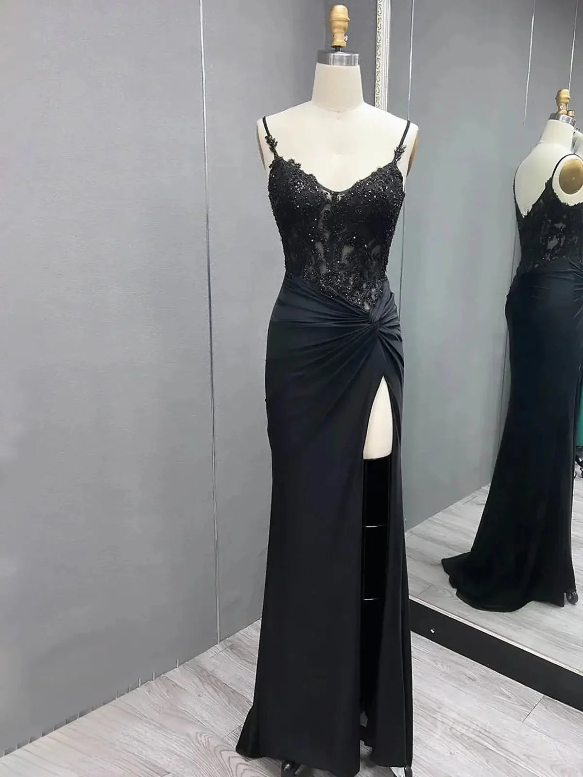 Elegant Satin Mermaid Prom Dress 2025 with Slit, Spaghetti Strap & Lace Bodice  – FD5045