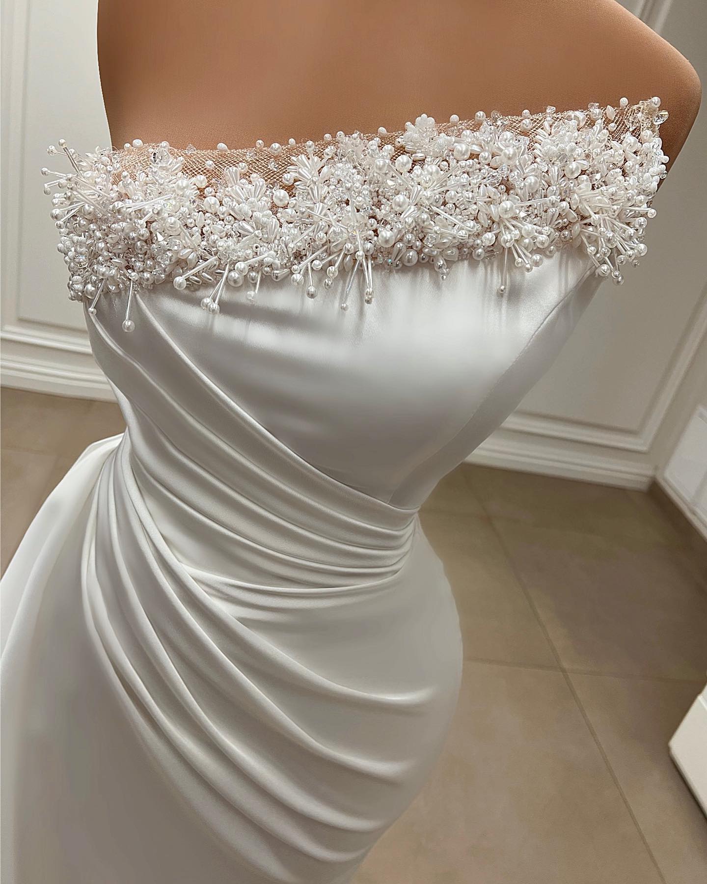 Elegant Strapless Satin Mermaid Wedding Dress with Pearls