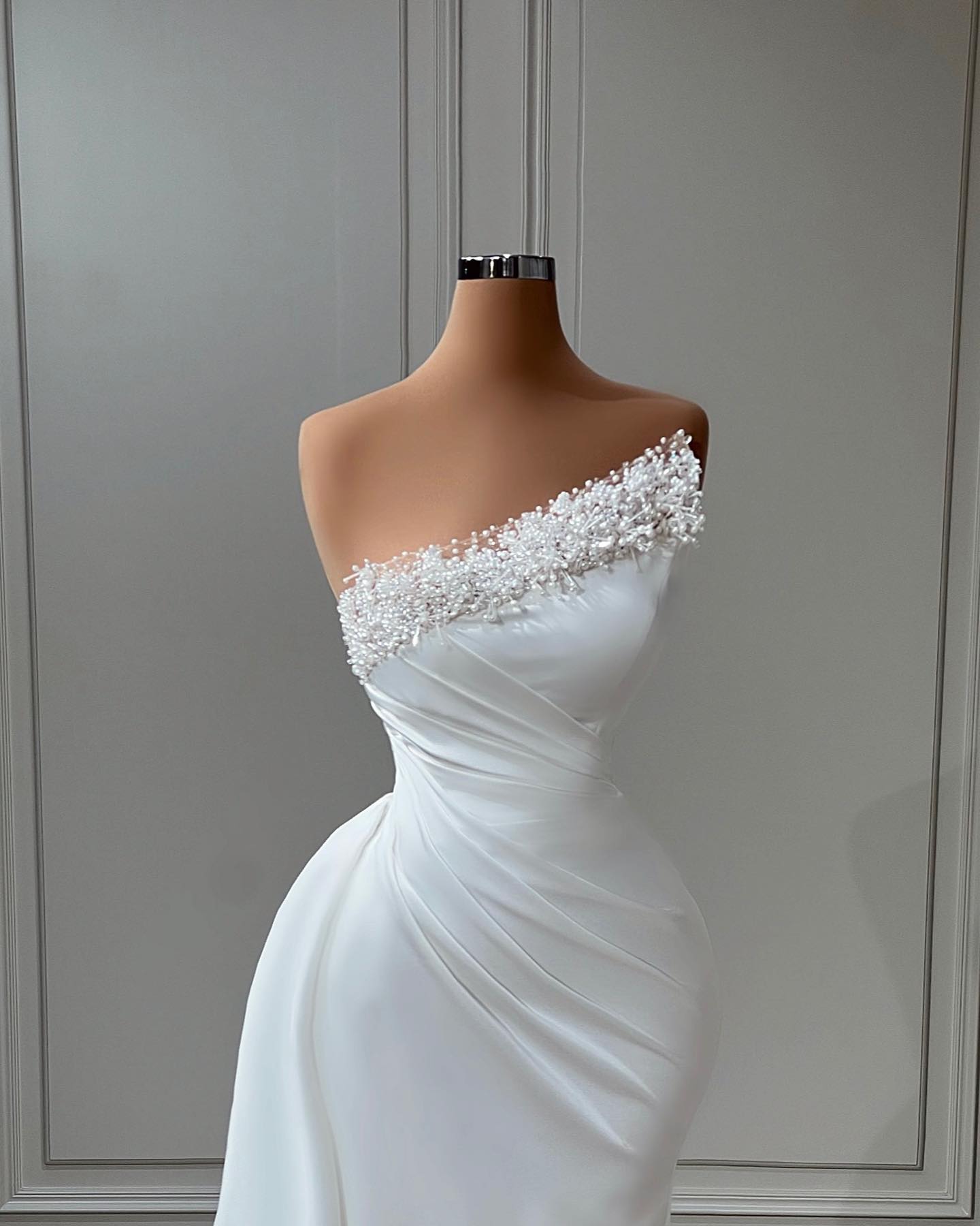 Elegant Strapless Satin Mermaid Wedding Dress with Pearls