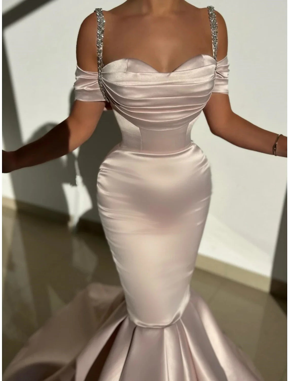 Mermaid / Trumpet Evening Gown Elegant Dress Formal Sweep / Brush Train Short Sleeve Sweetheart Satin with Rhinestone Pleats Ruched